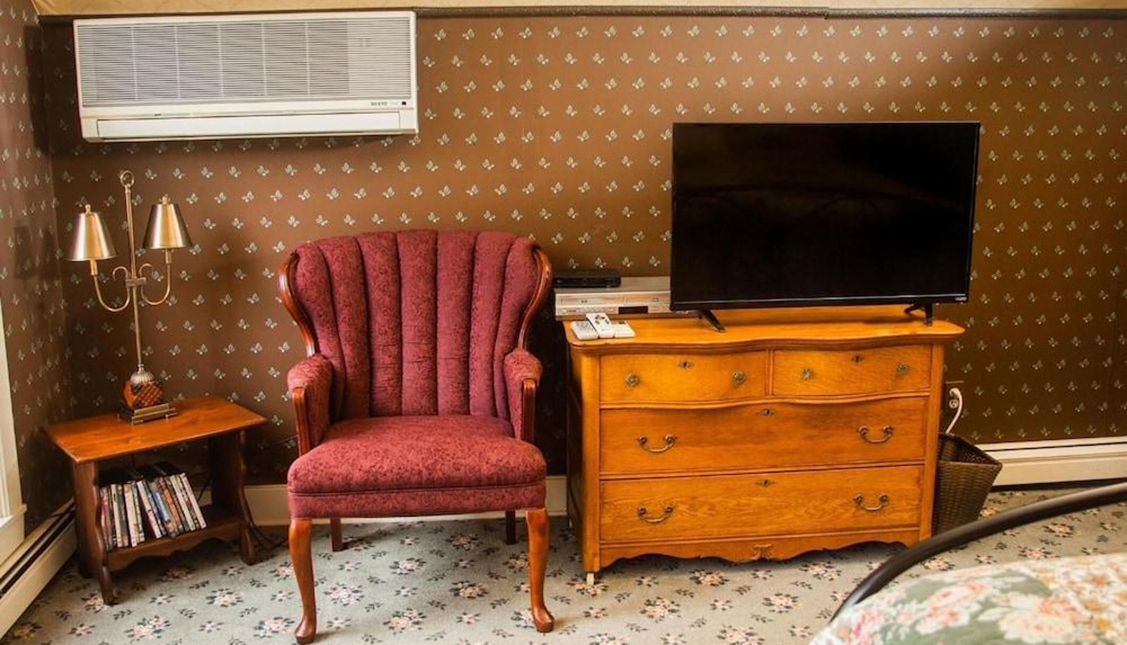 Room with balcony - The Sylvan Inn