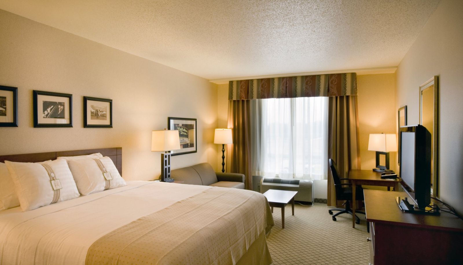 Zimmer - Holiday Inn PURDUE - FORT WAYNE by IHG