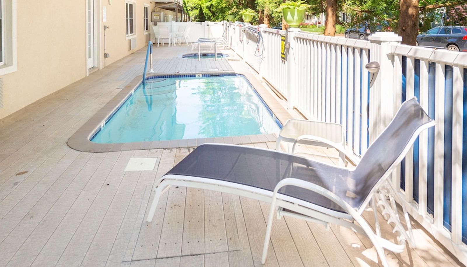 Pool - Canalside Inn