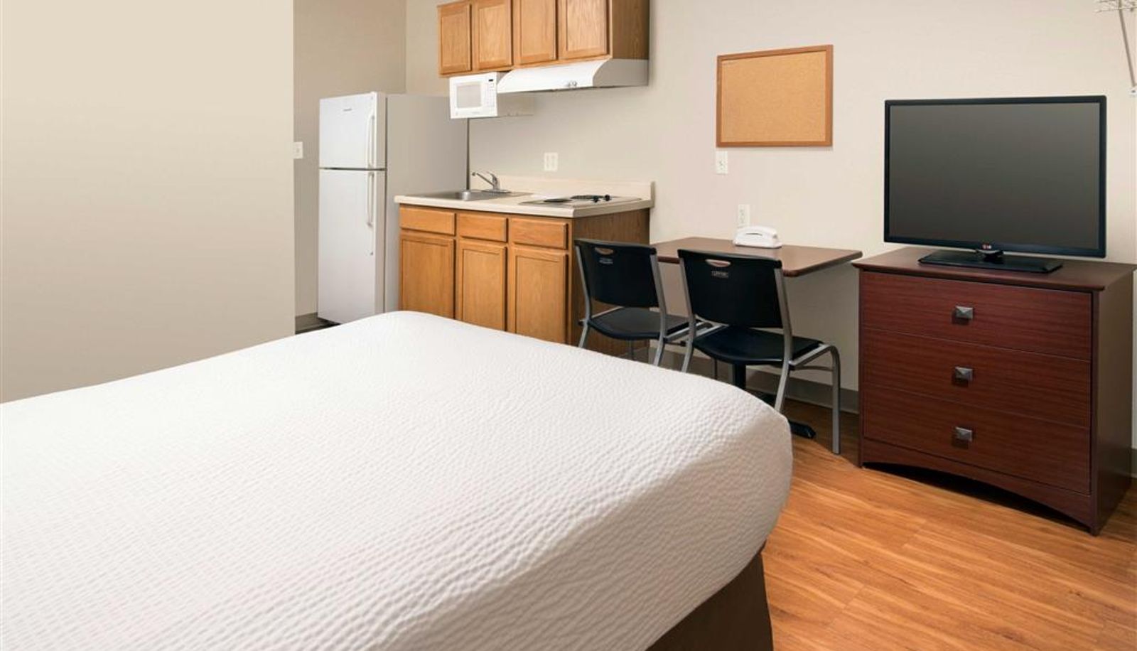 Zimmer - WoodSpring Suites Kansas City Mission
