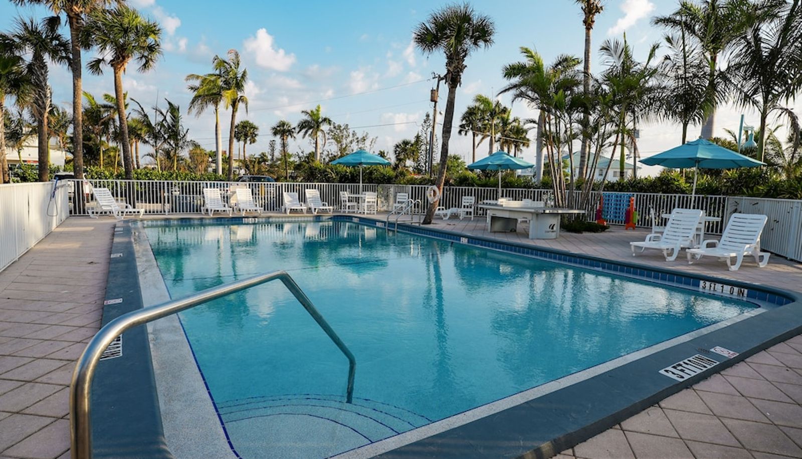 Pool - Manasota Key Resort