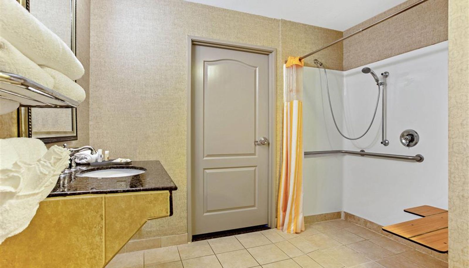 Room - La Quinta Inn & Suites by Wyndham Cleburne
