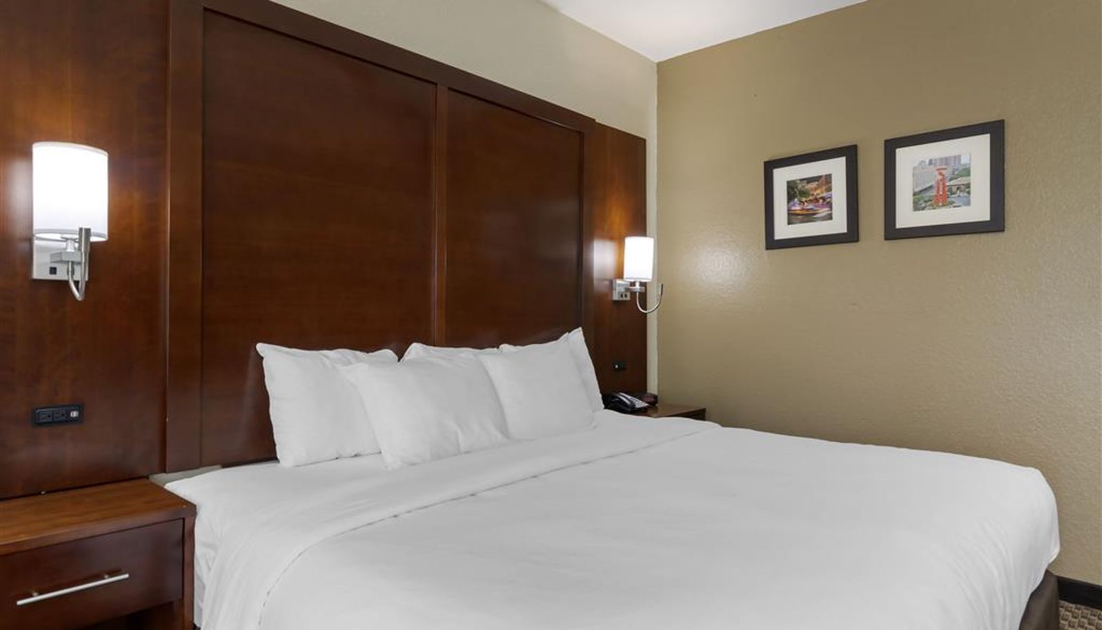 Camera - Comfort Inn & Suites Near Six Flags & Medical Center