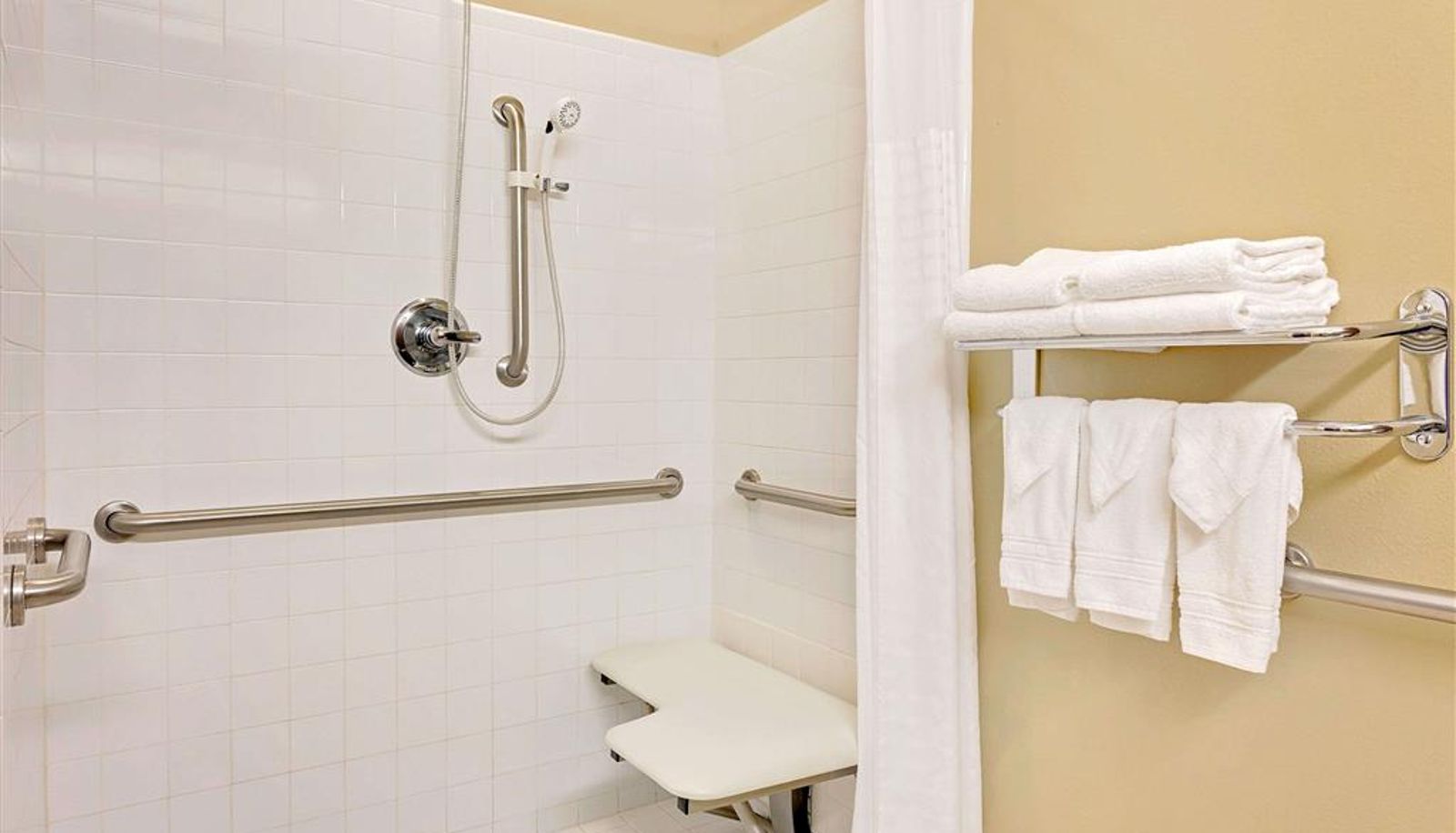 Chambre - Microtel by Wyndham Perry National Fairground Area I-75