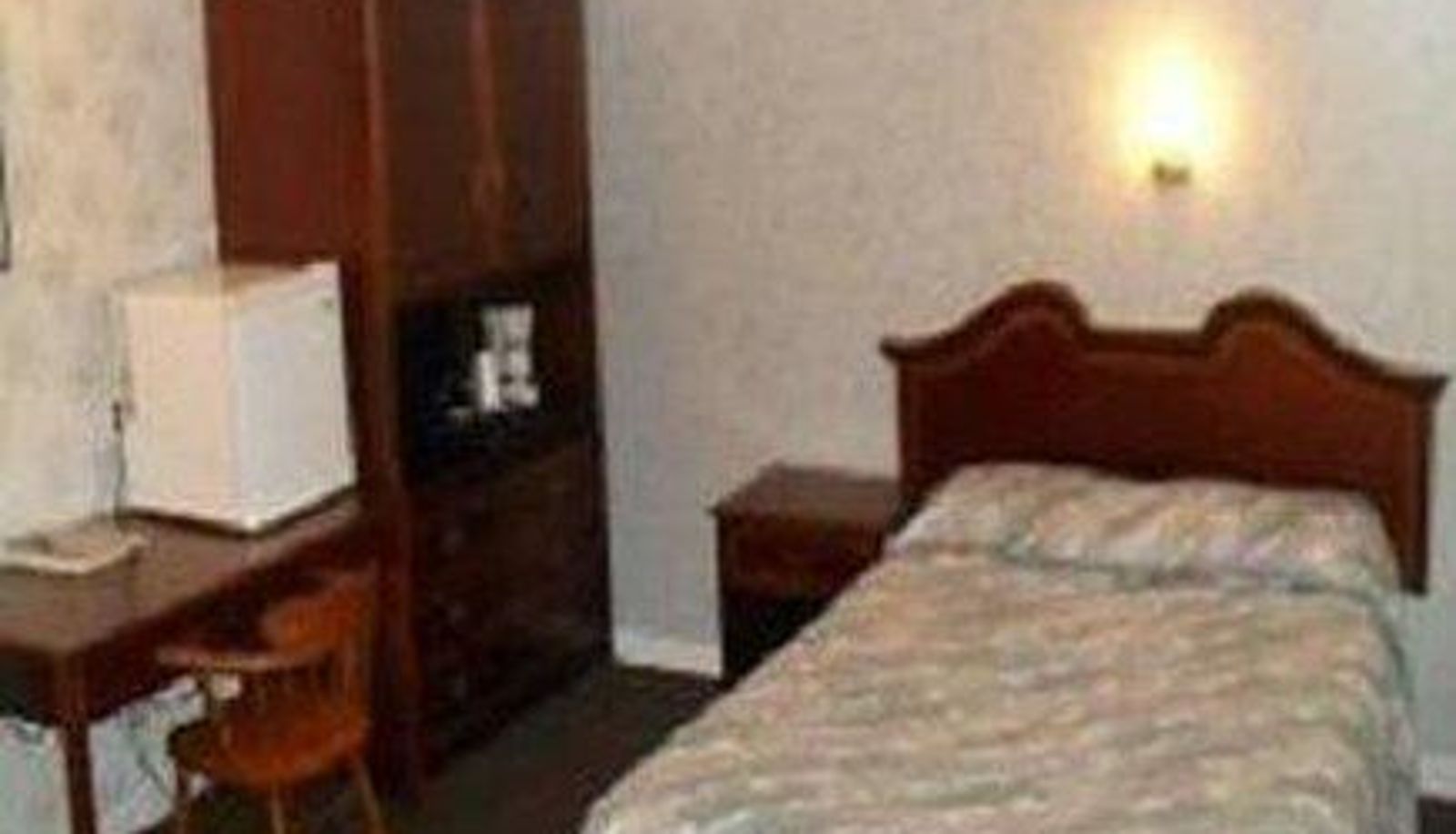 Room - Falls Motel