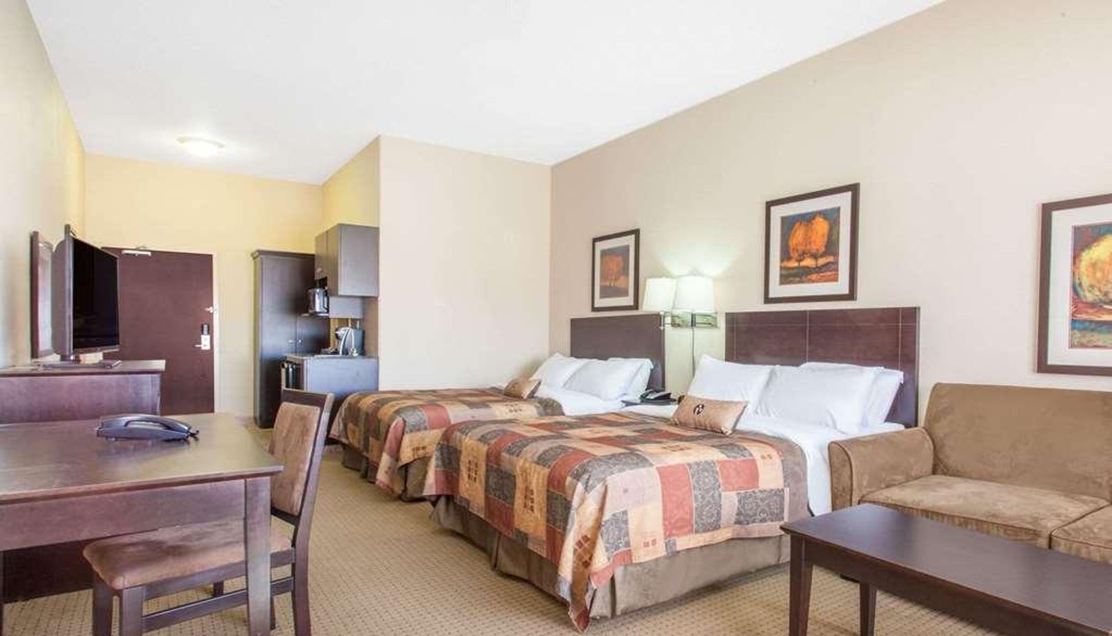 Standard room (double) - Ramada by Wyndham Pincher Creek