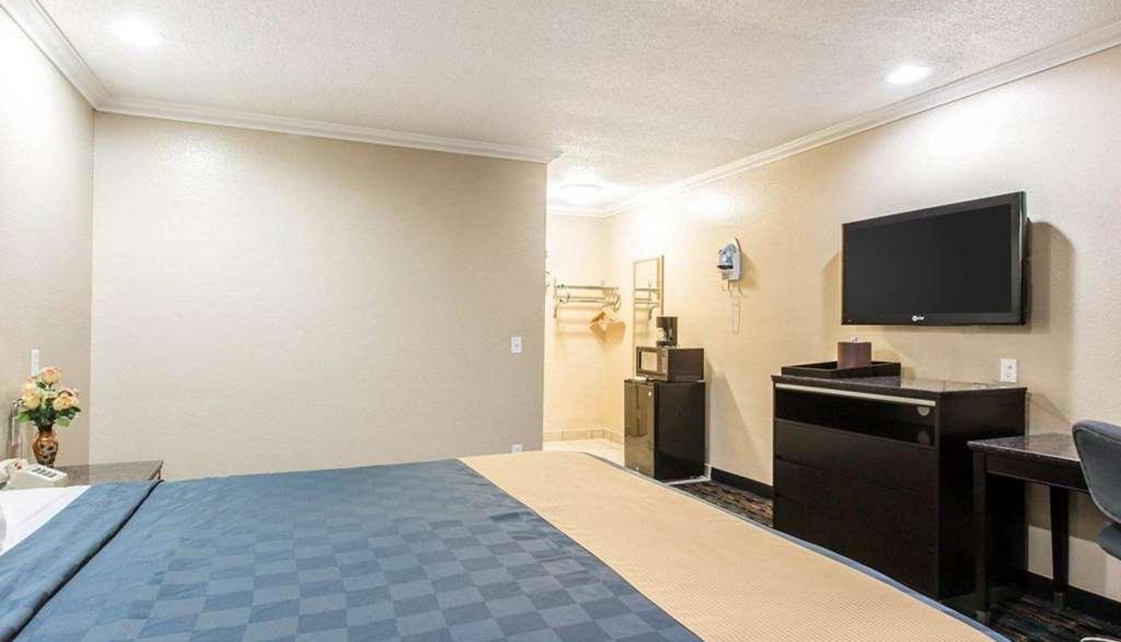 Standard room (double) - CA Studio 6 Suites San Bernardino