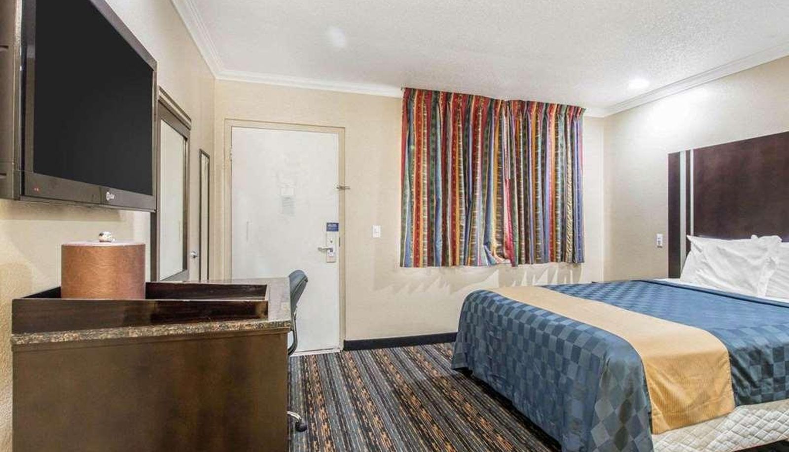 Standard room (double) - CA Studio 6 Suites San Bernardino