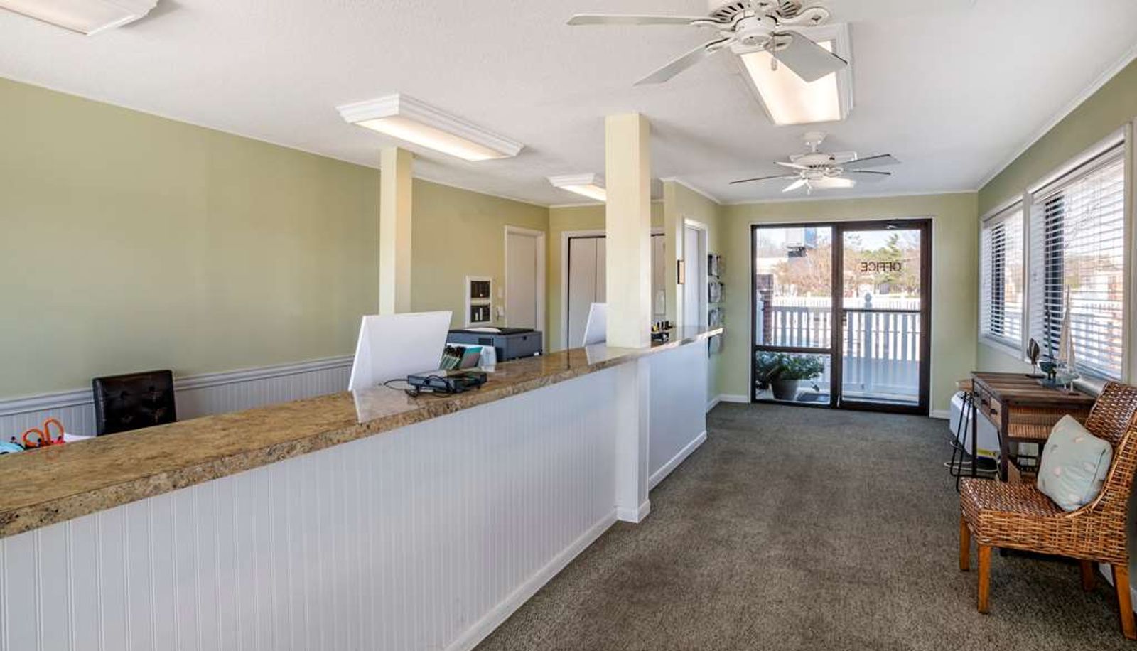 Lobby - Rodeway Inn & Suites Rehoboth Beach