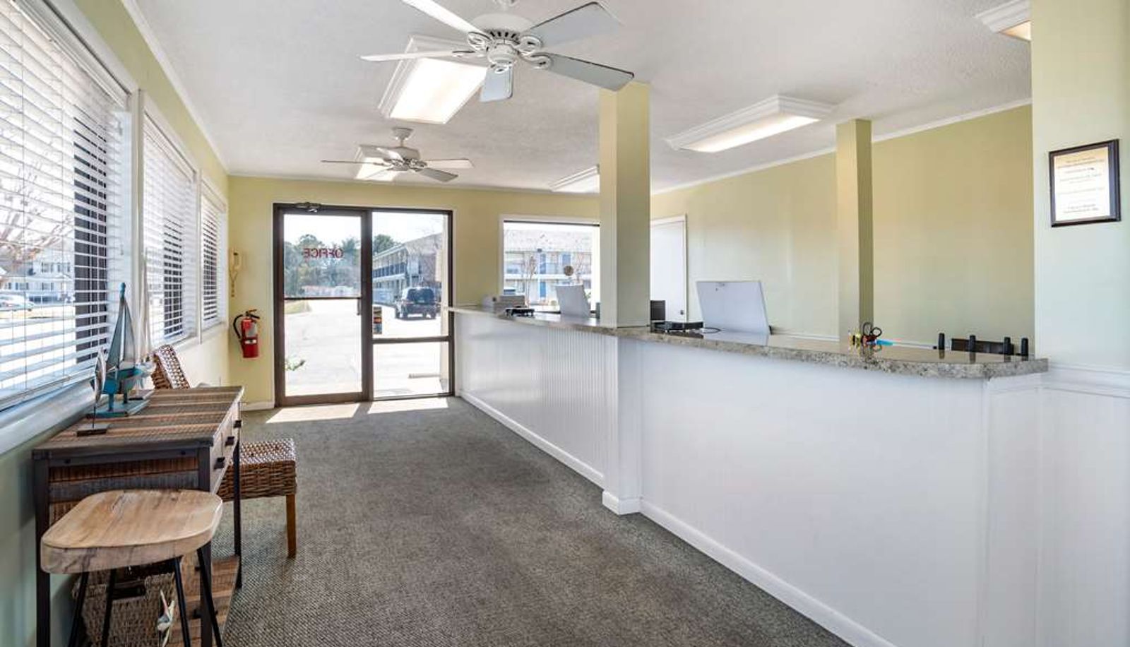 Hall - Rodeway Inn & Suites Rehoboth Beach