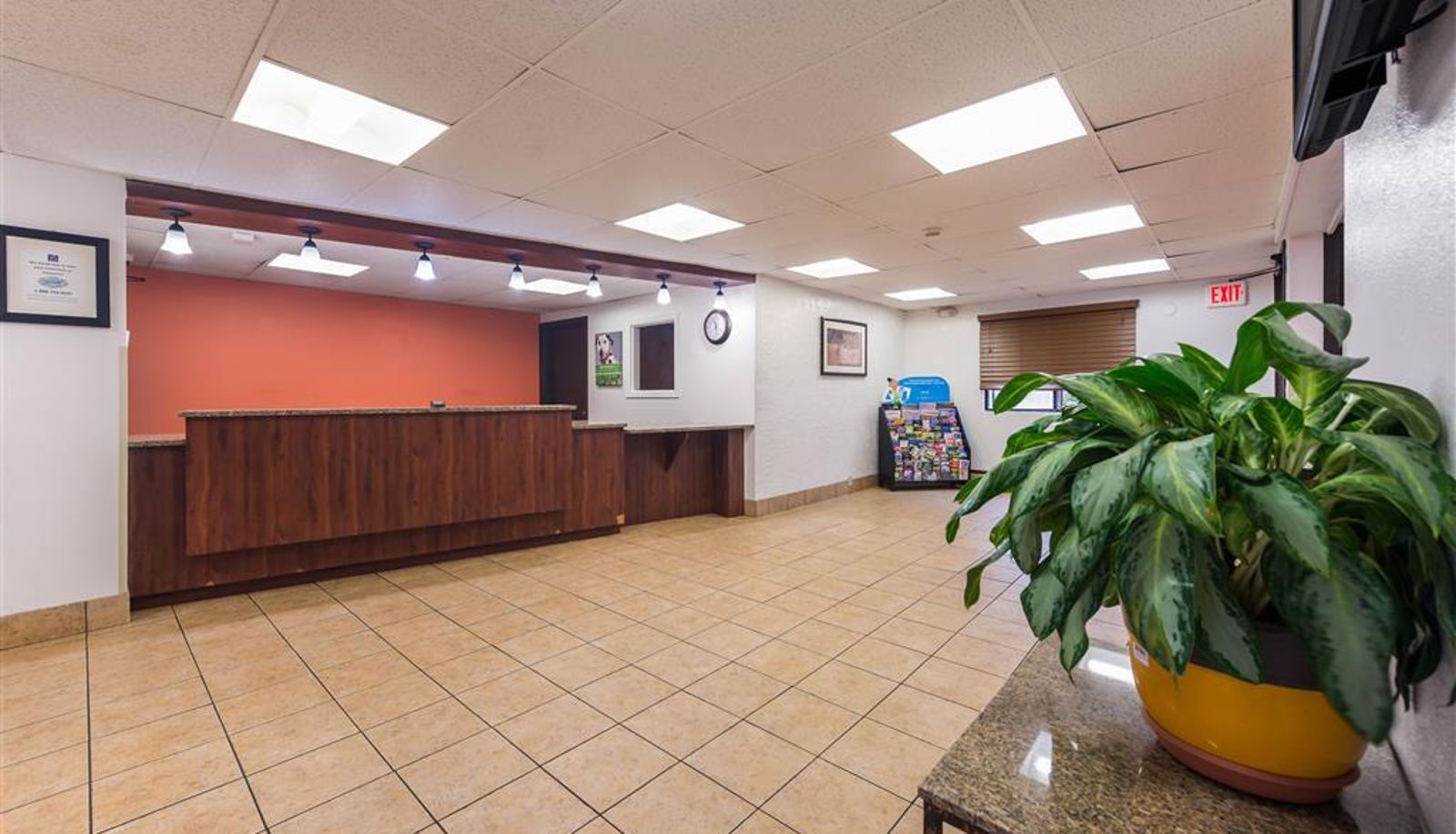 Hall - Motel 6 St Paul I-94