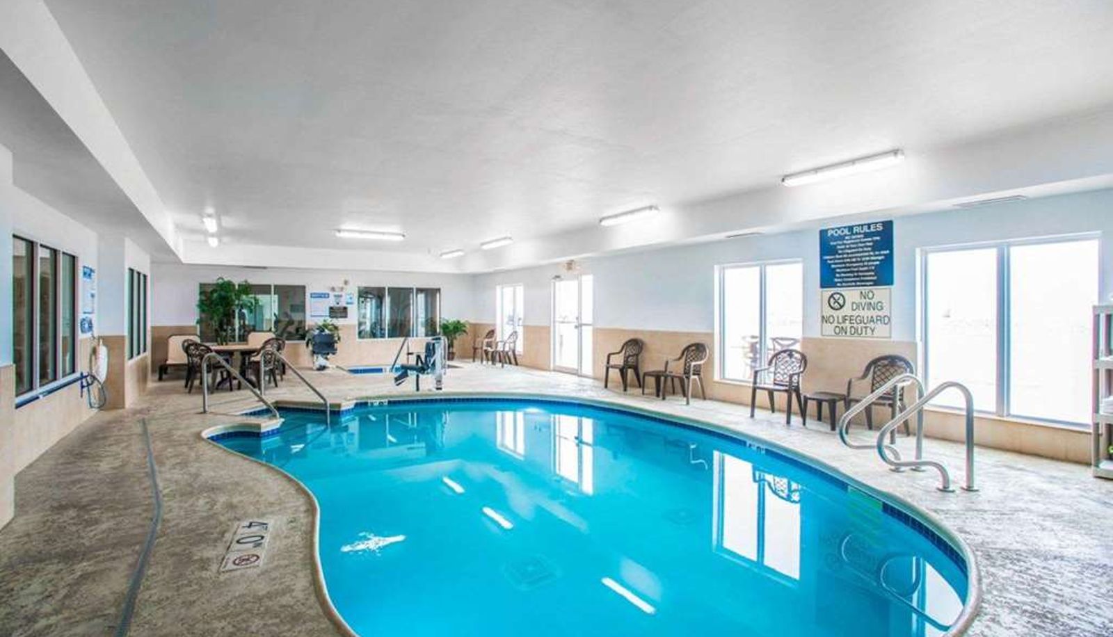 Basen - Sleep Inn & Suites Washington near Peoria