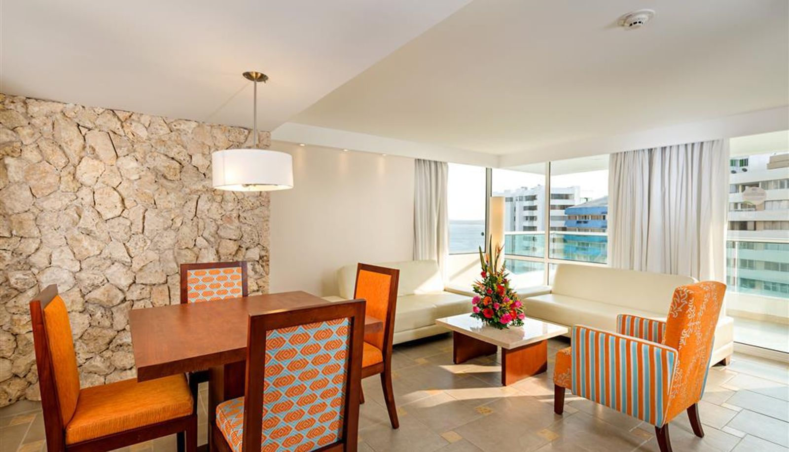Salón - Dann Cartagena