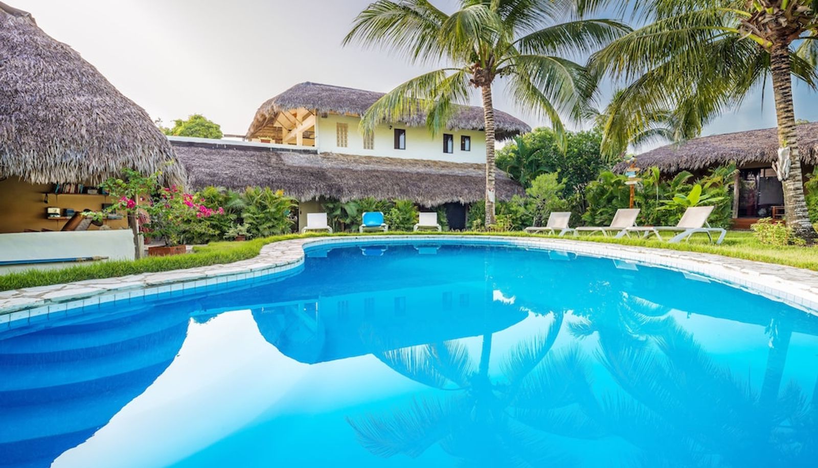 Pool - SLABDR Coliving | Once Surf Salvación.