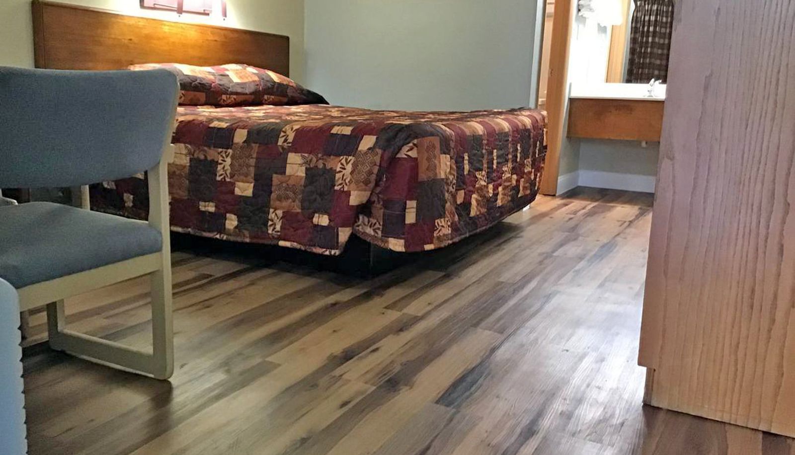 Room - Scottish Inns Richmond Hill
