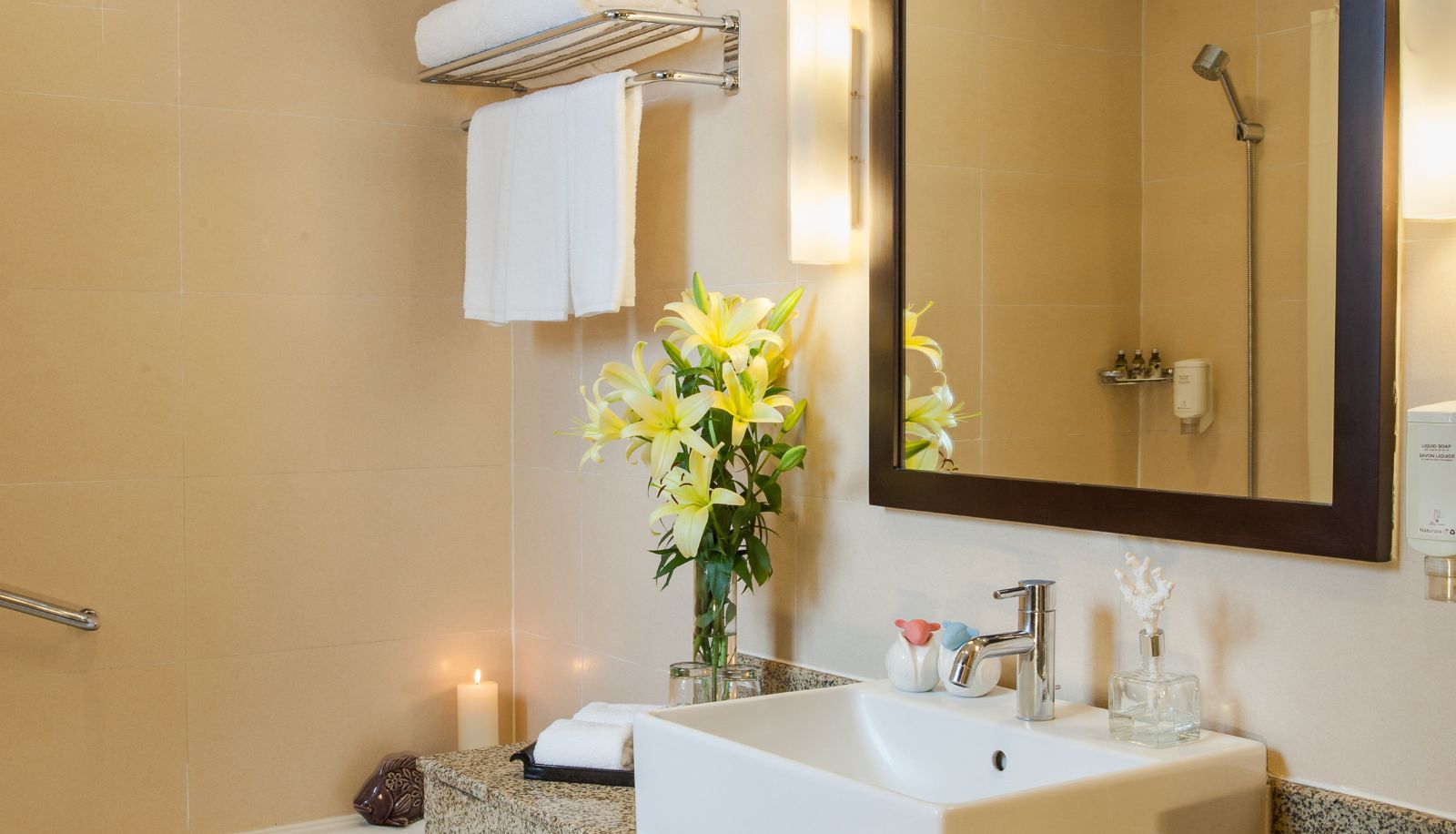 Zimmer - Somerset Hoa Binh Hanoi