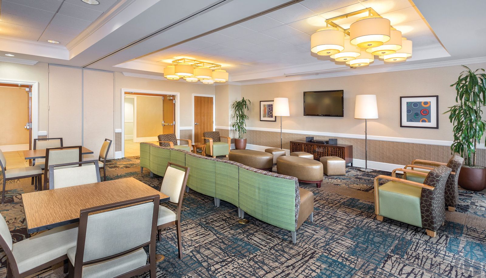 Salón - CW Oceanside Pier