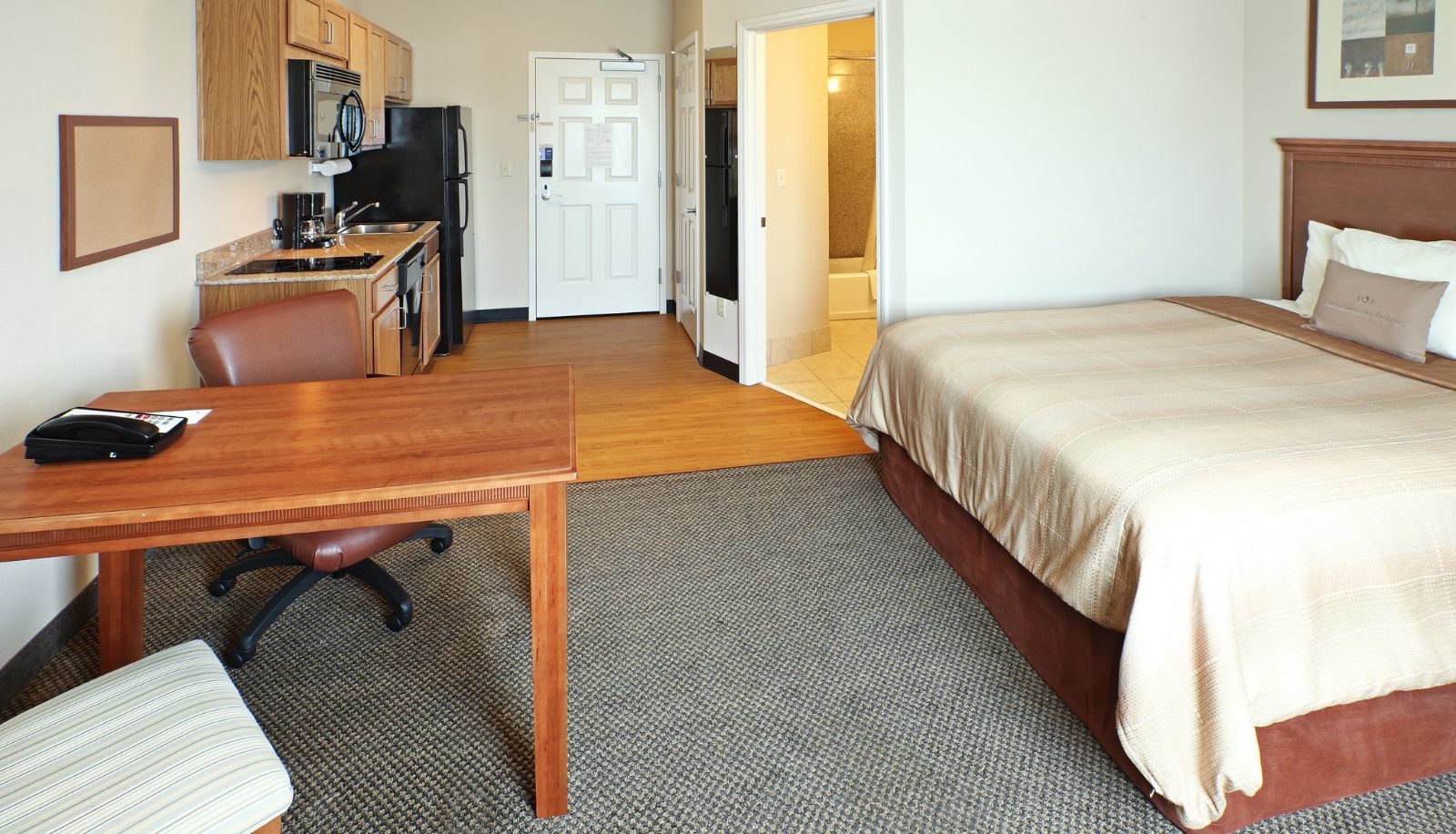 Kamer - Suburban Studios Fort Smith