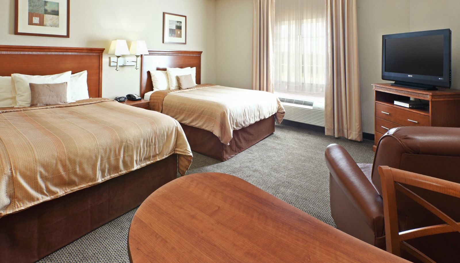 Kamer - Suburban Studios Fort Smith