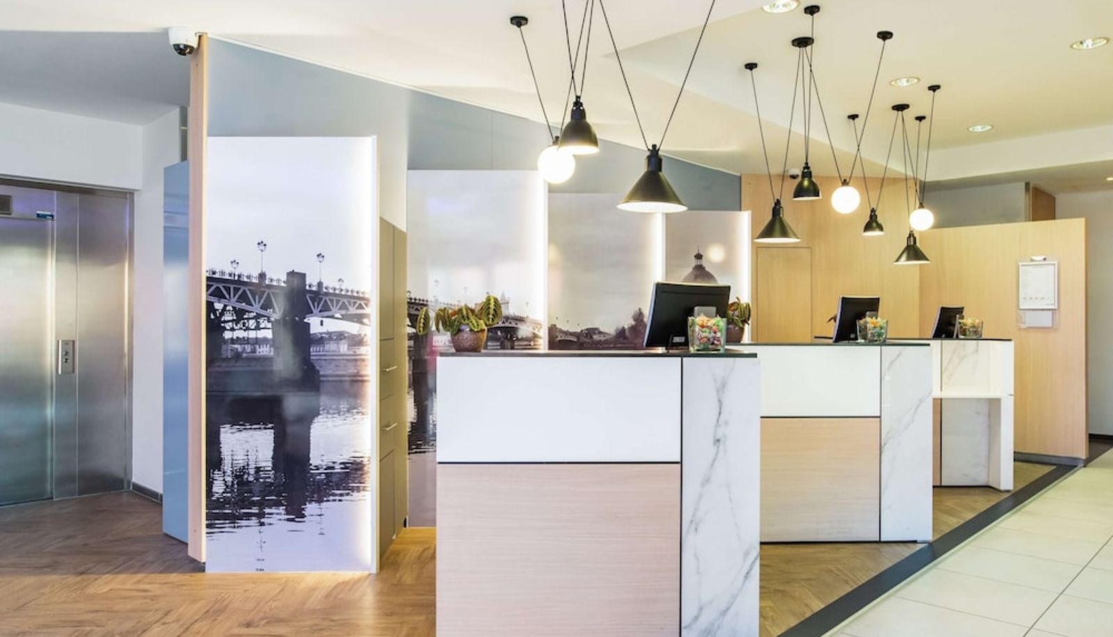 Reception - Radisson Blu Hotel Toulouse Airport Blagnac France