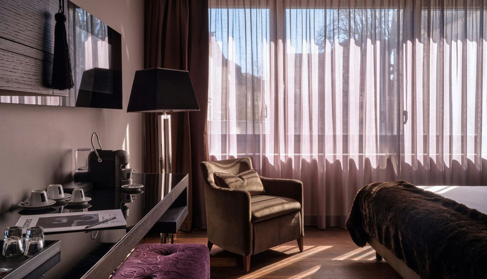 Room - Roomers Frankfurt Central Autograph Collection