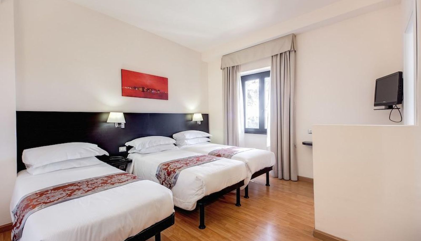 Family room - Regal Park Hotel