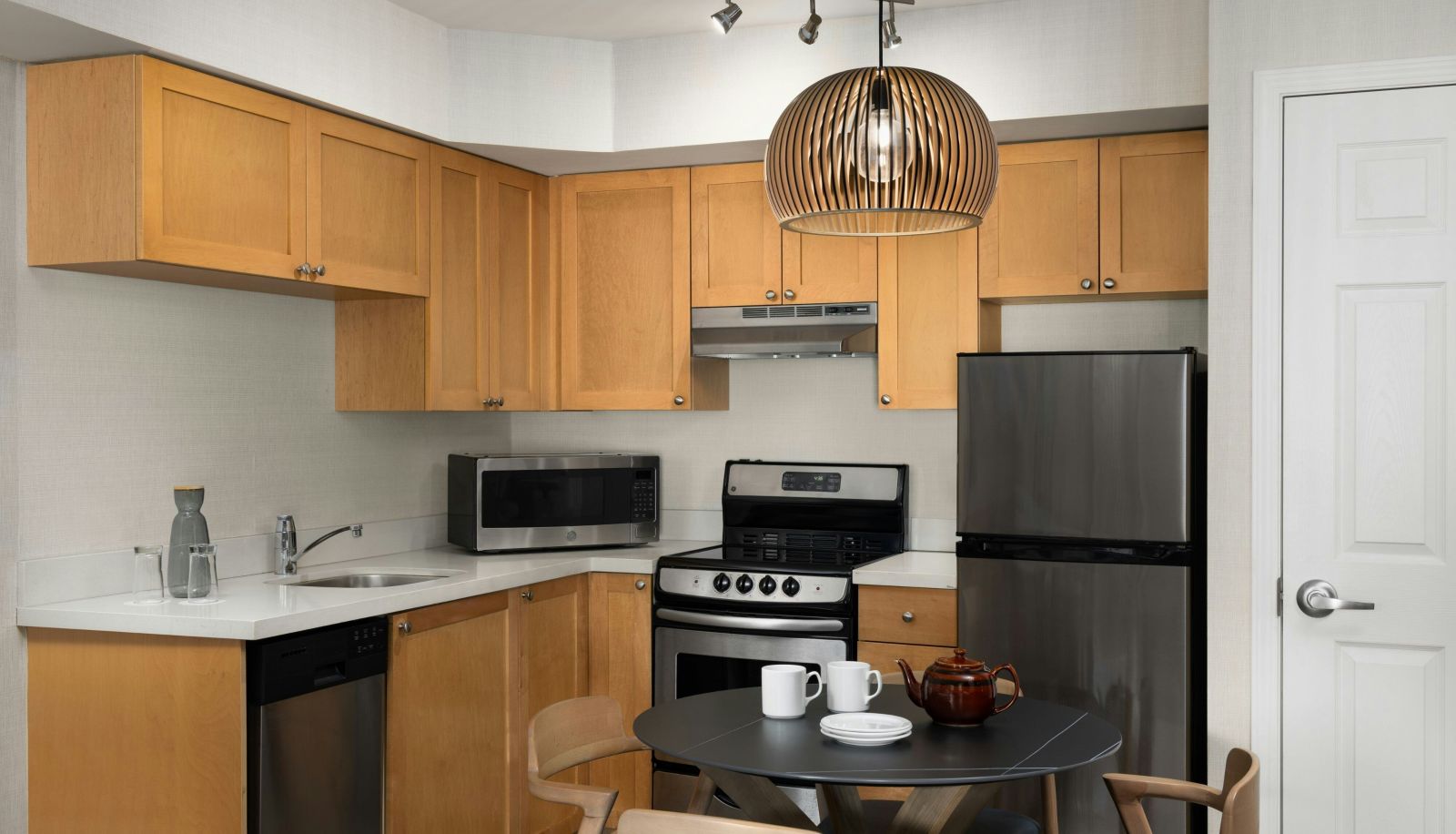 Zimmer - Delta Hotels by Marriott Whistler Village Suites