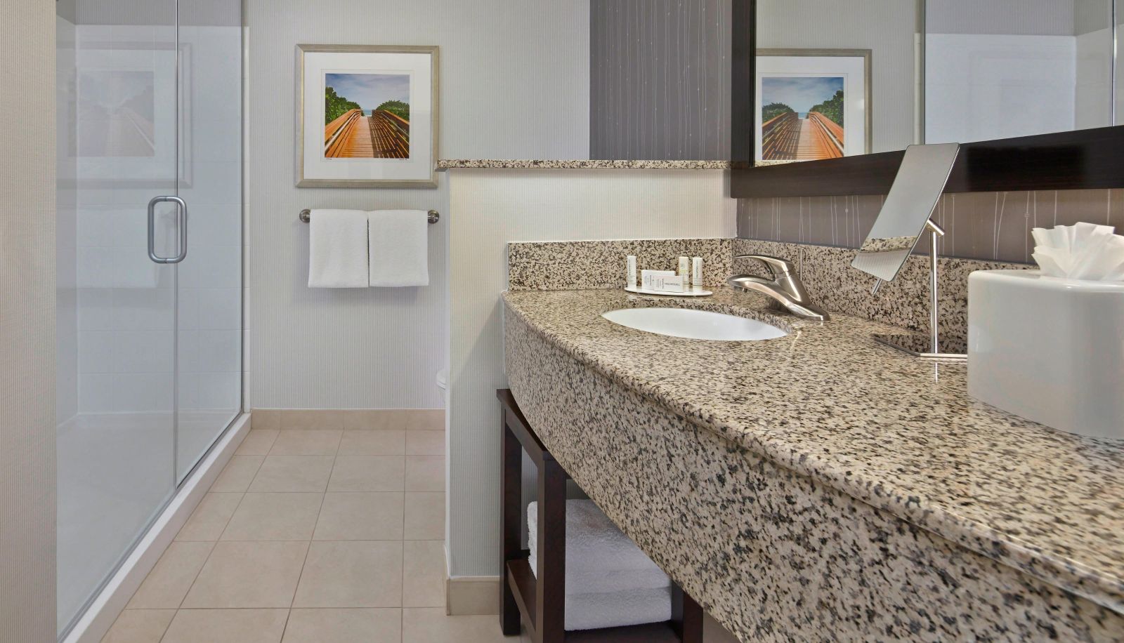 Zimmer - Courtyard by Marriott Stuart
