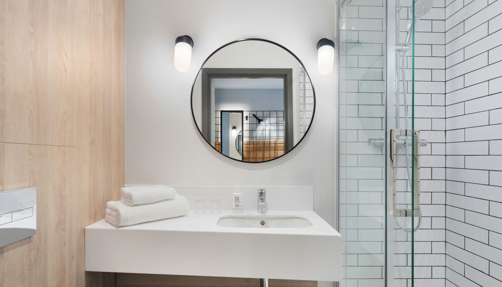 Room - Moxy Belfast City