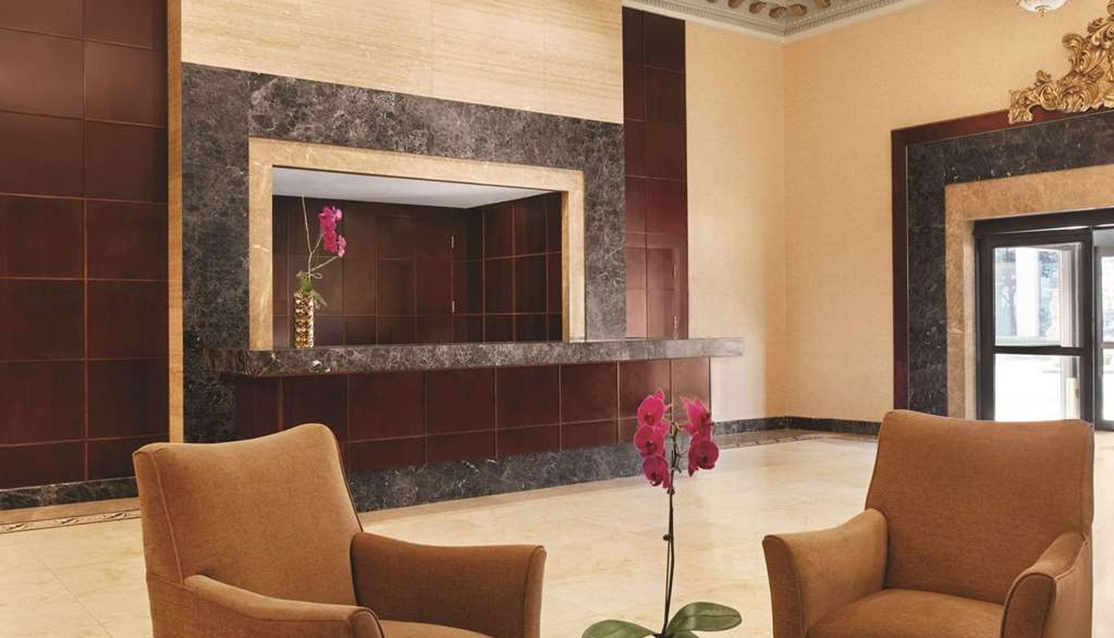 Hall - Radisson Hotel Toronto Airport West