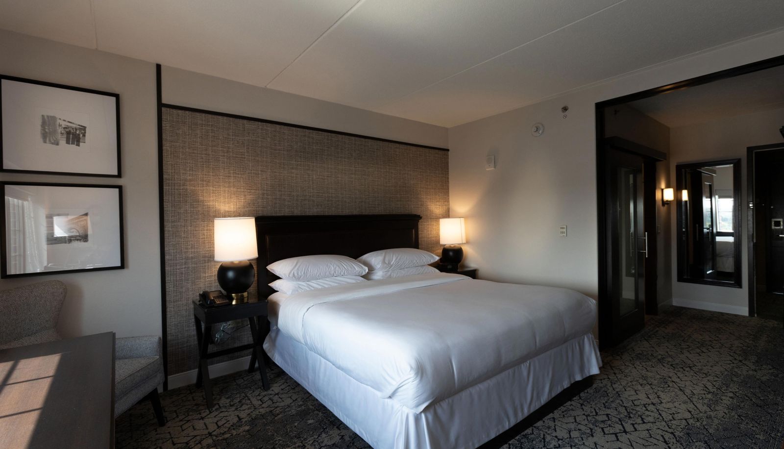 Room - Sheraton Chicago Northbrook Hotel