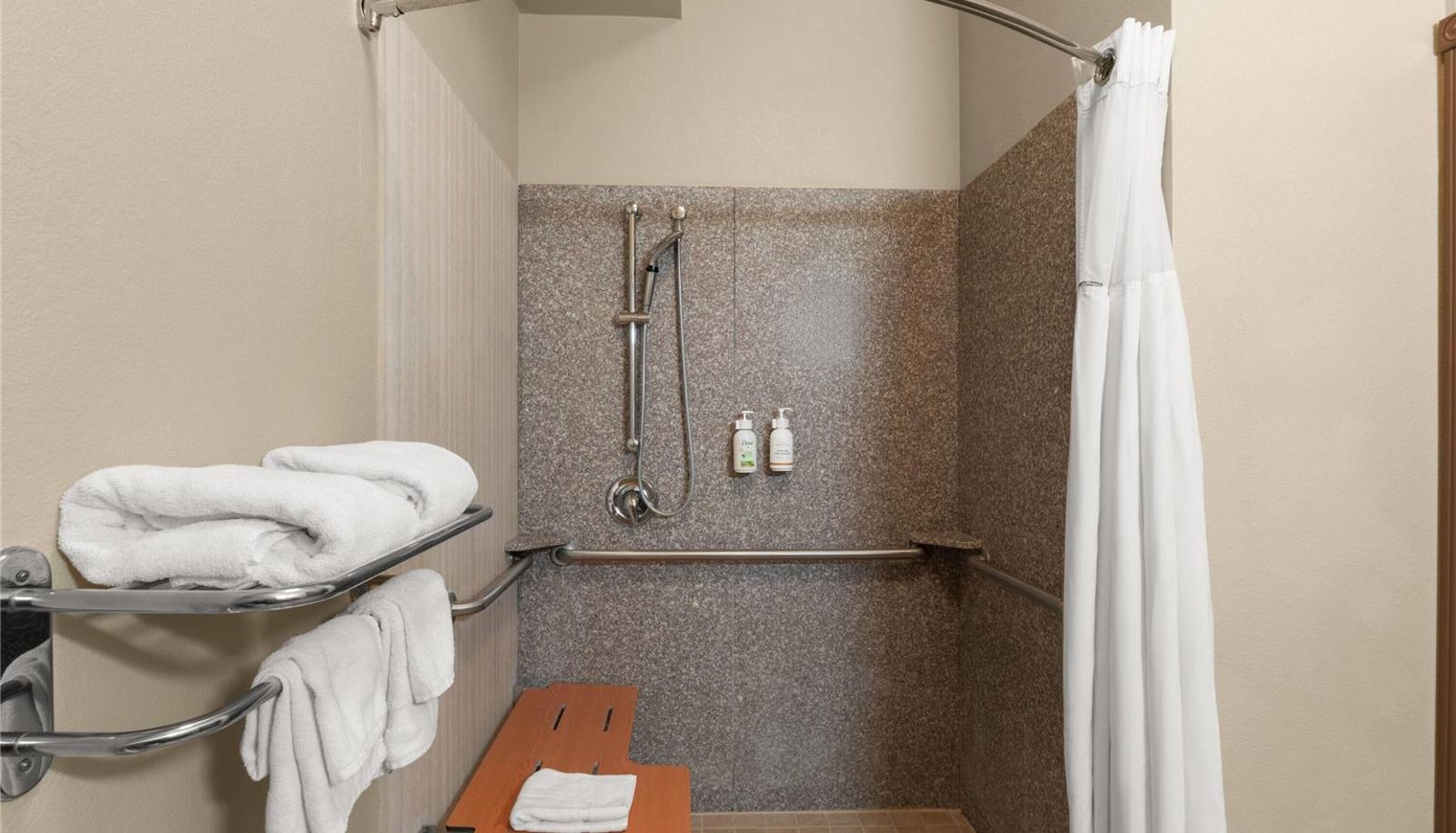 Zimmer - Baymont Inn & Suites by Wyndham Sturgis