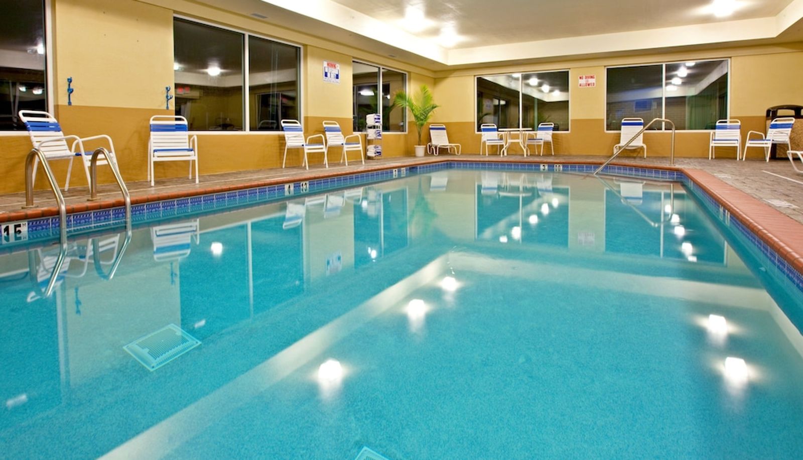 Piscine - Holiday Inn Express & Suites LEXINGTON DTWN AREA-KEENELAND by IHG