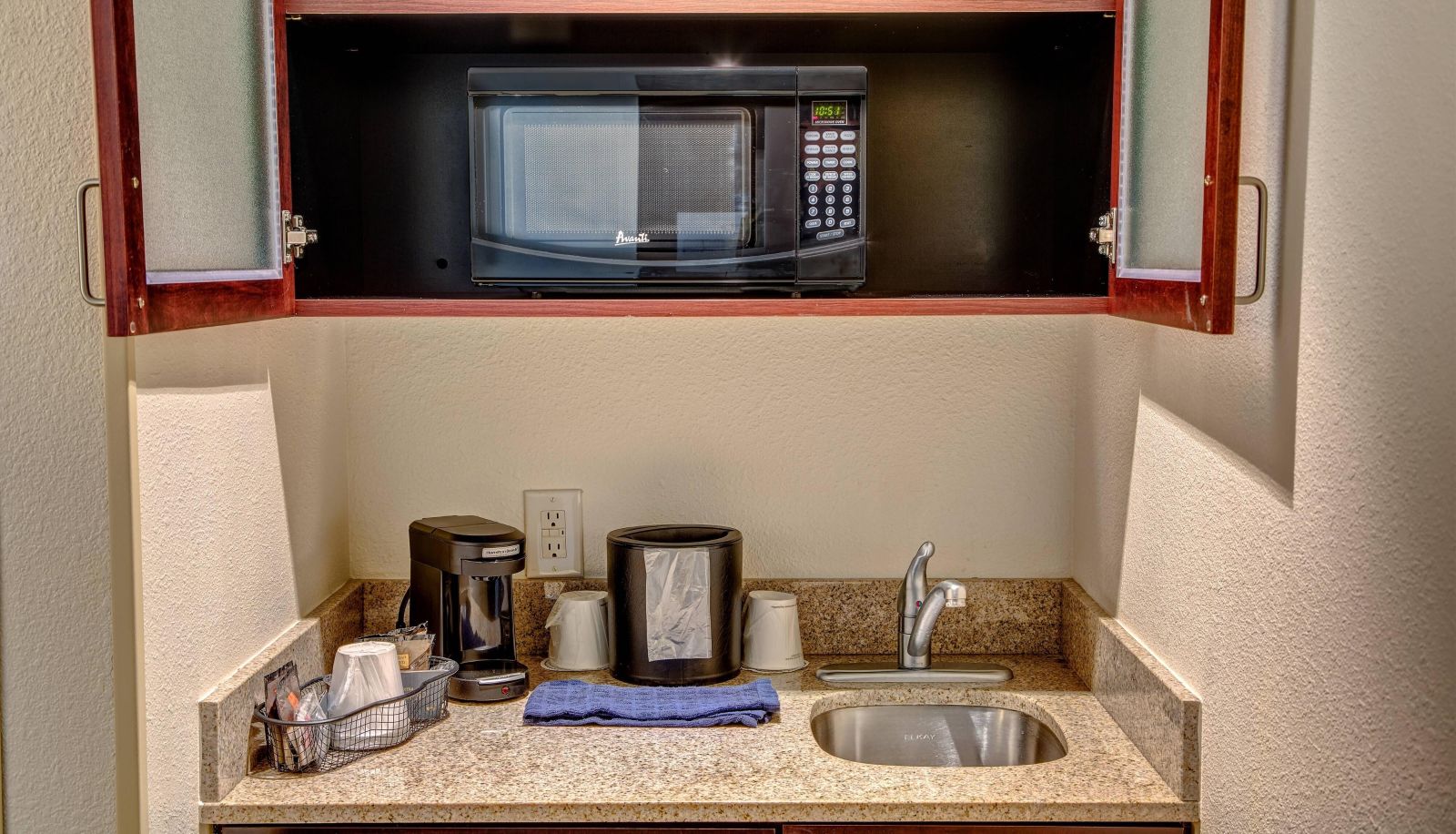 Camera - SpringHill Suites by Marriott New Bern