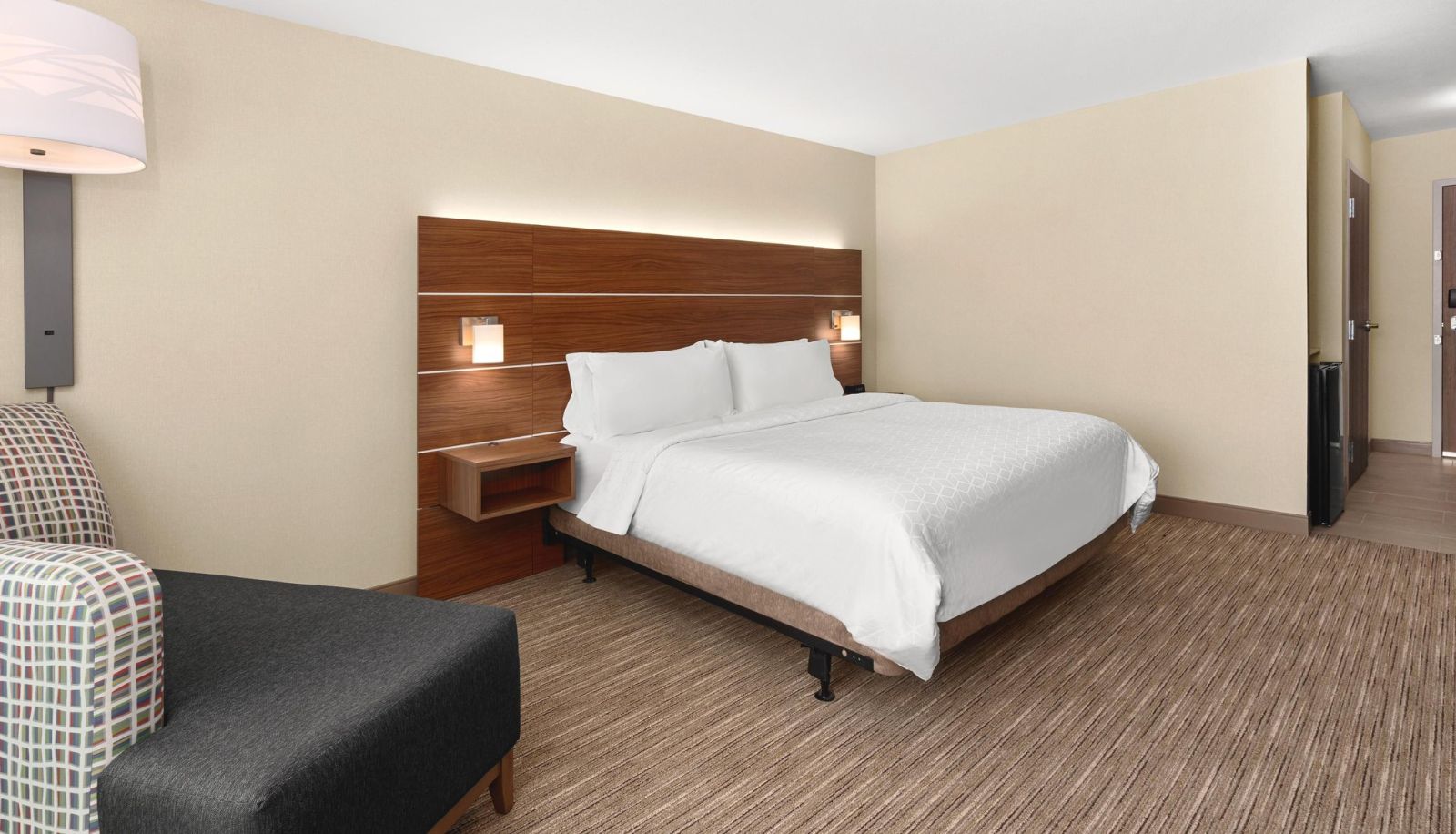 Zimmer - Holiday Inn Express & Suites WILLOWS by IHG
