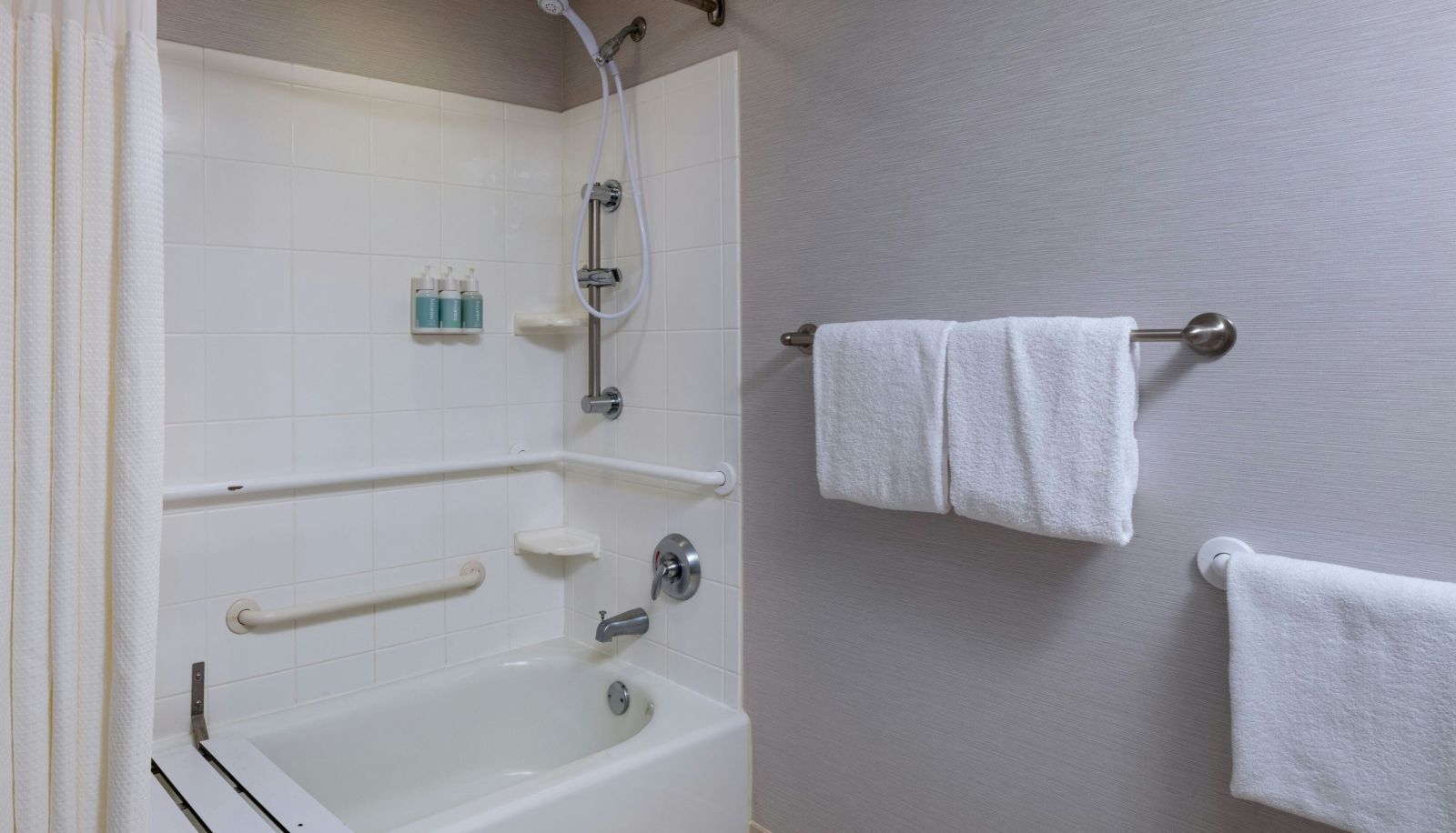 Zimmer - Courtyard by Marriott Omaha Aksarben Village