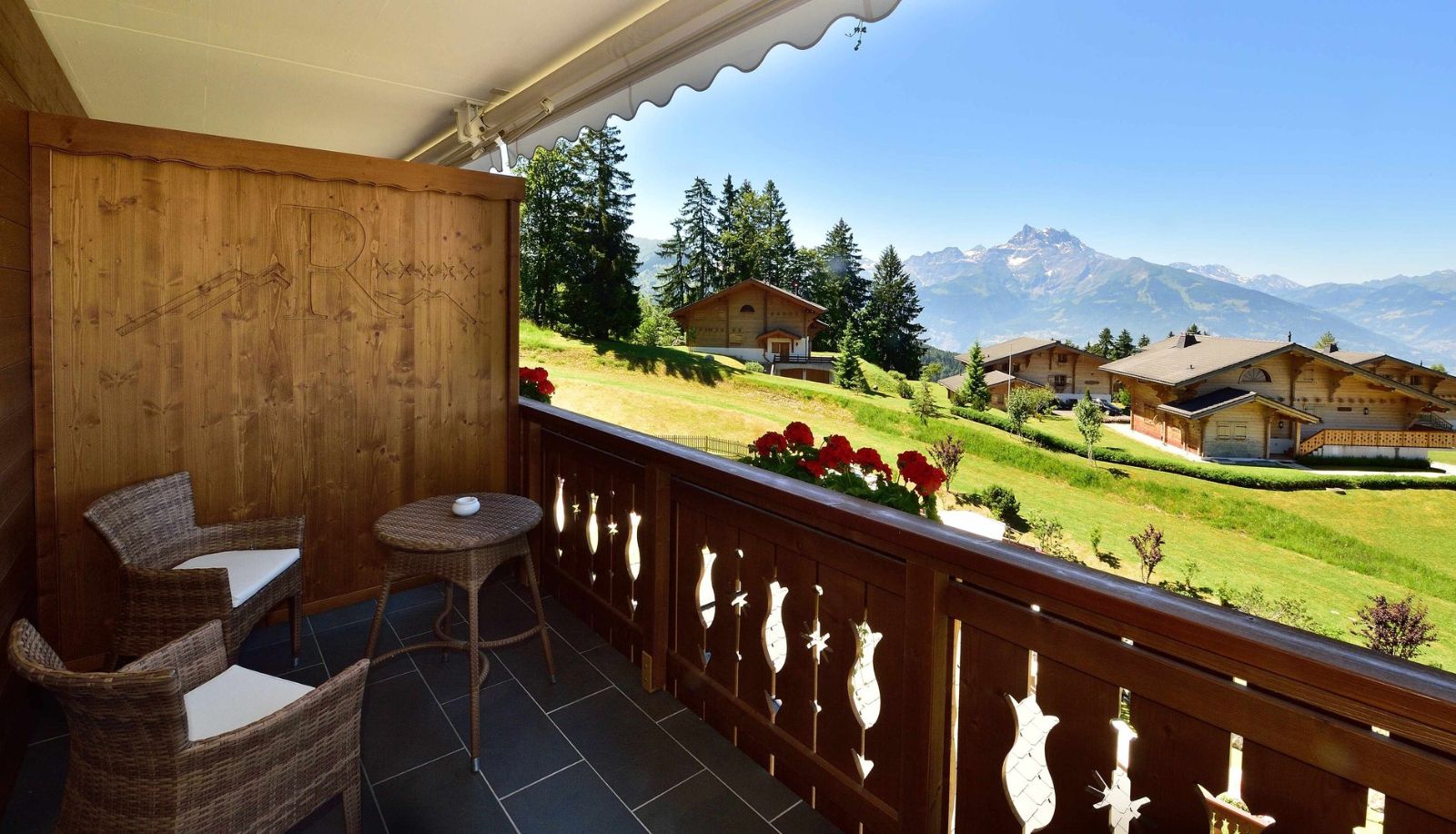 Info - Chalet RoyAlp Hotel and Spa