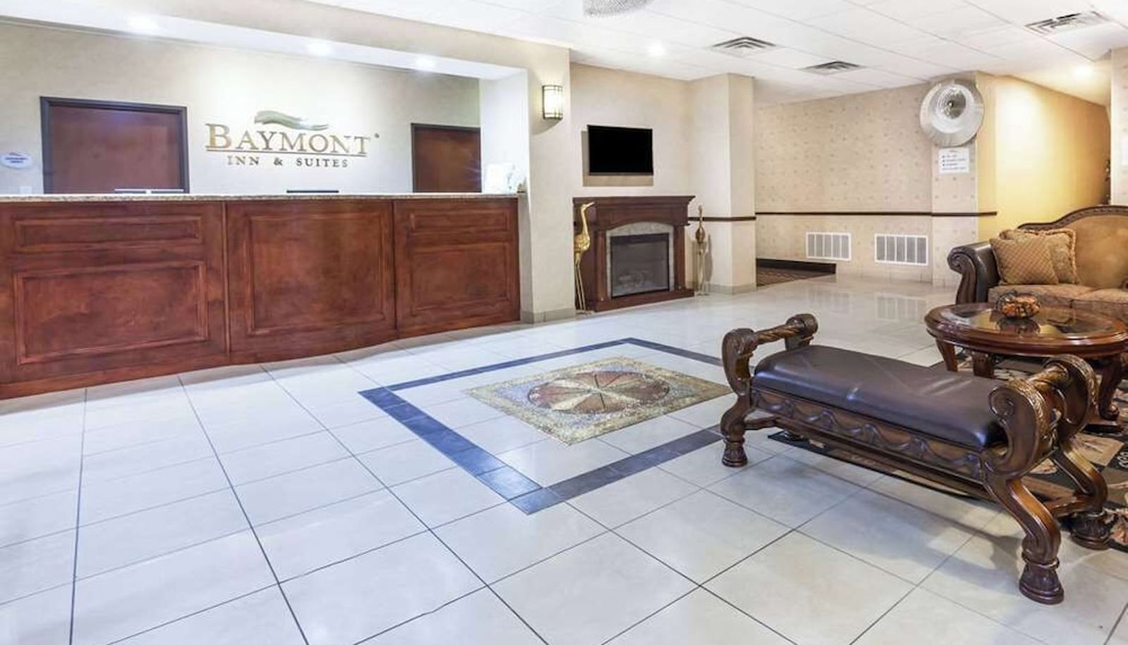 Hall - GRANDER INN & SUITES by IHG