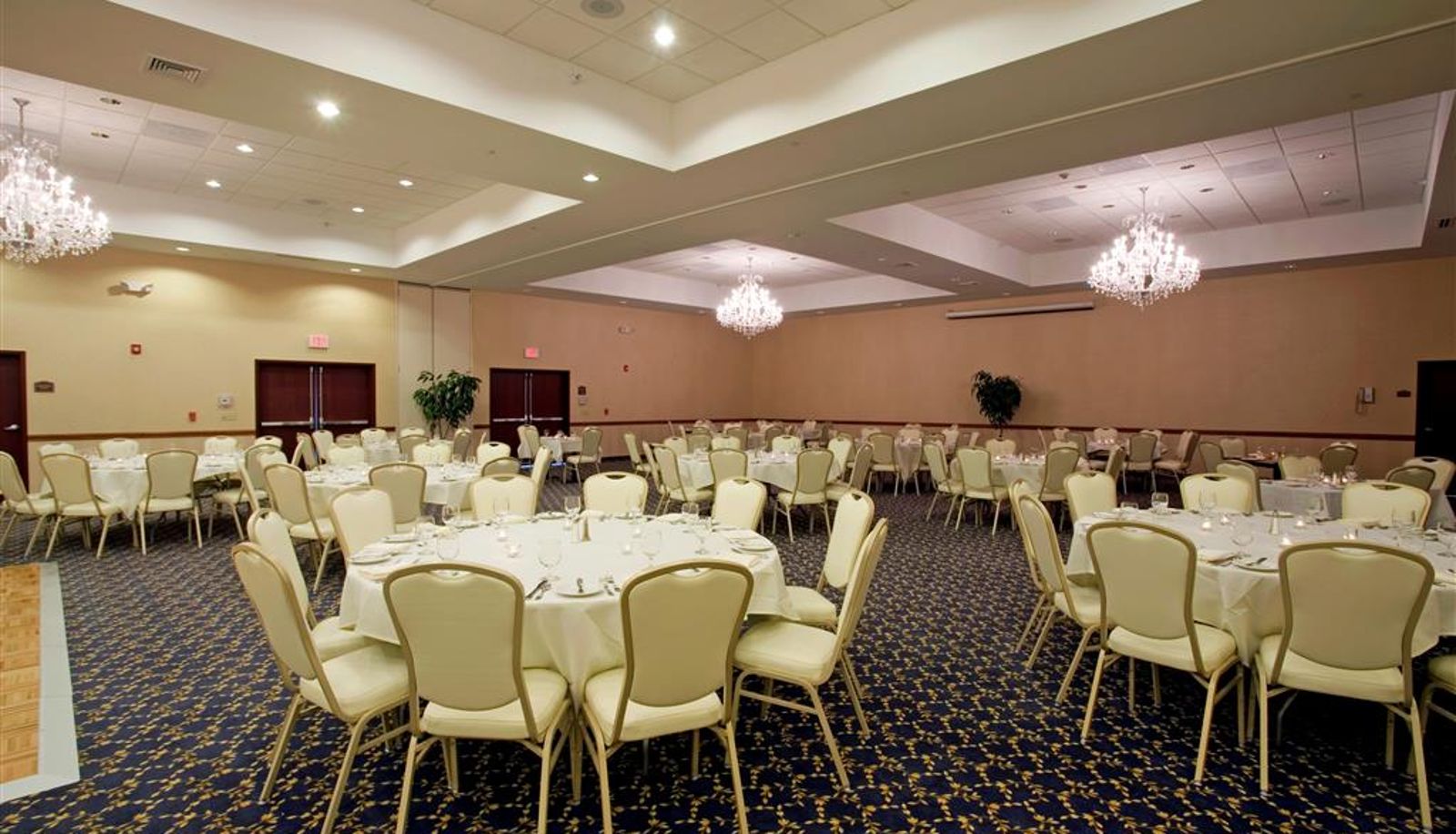 Camera - Best Western Plus Ticonderoga Inn & Suites