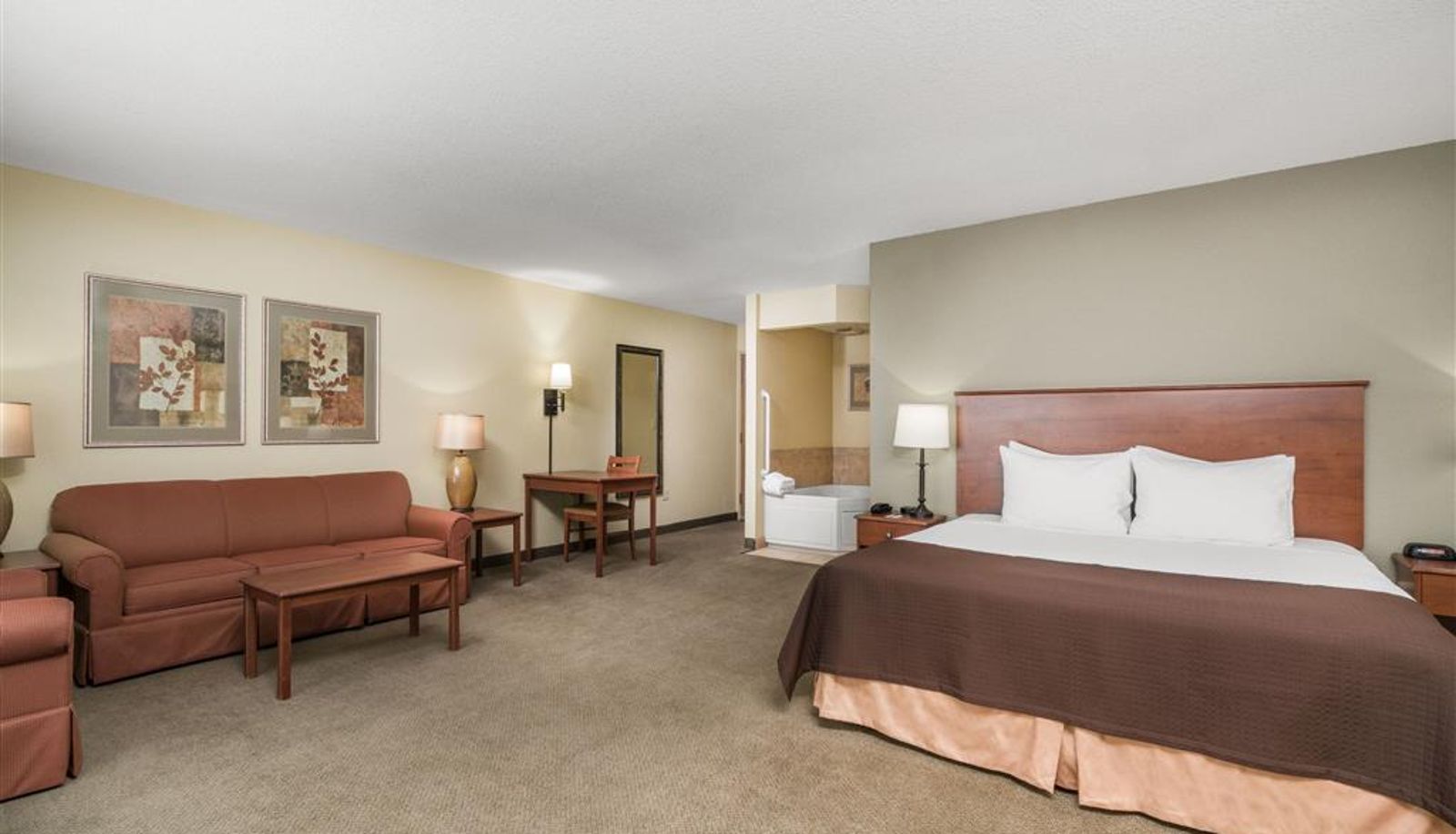 Zimmer - AmericInn by Wyndham Newton