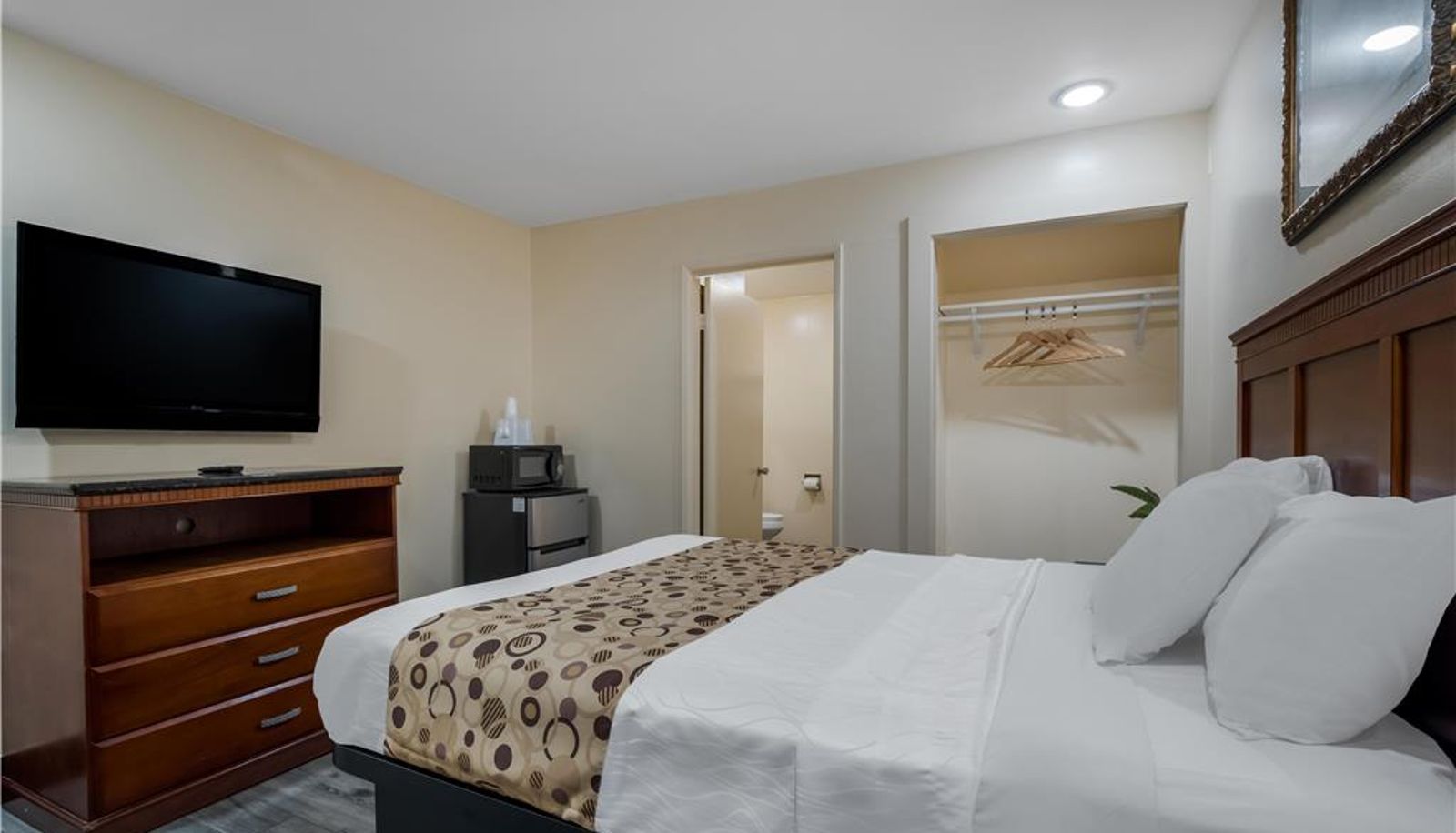 Standard room (double) - Americas Best Value Inn Redlands San Bernardino