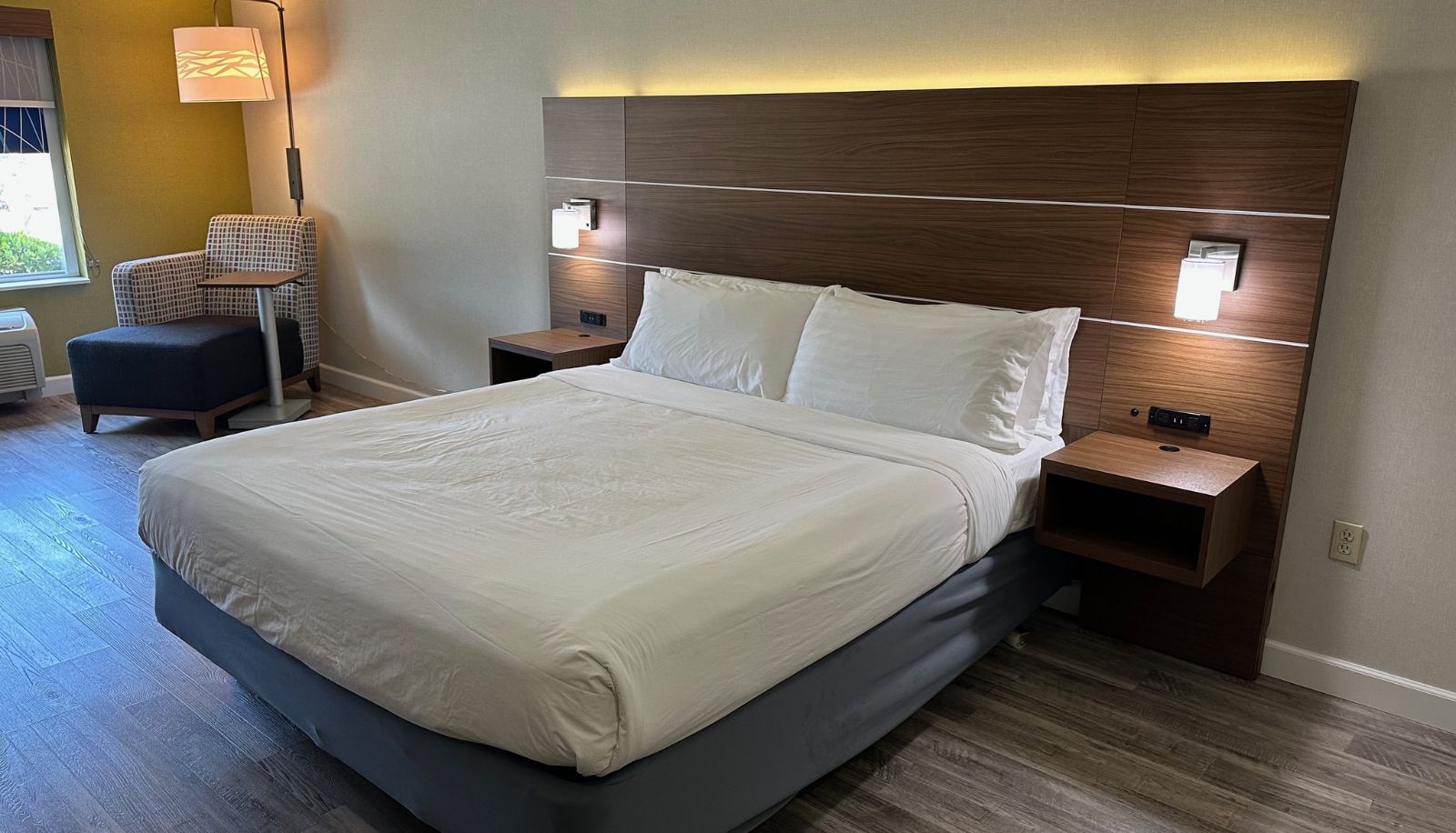 Room - Holiday Inn Express & Suites SAN DIMAS by IHG