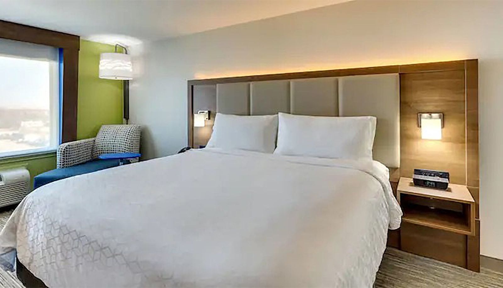Zimmer - Holiday Inn Express & Suites WOODLAND HILLS by IHG