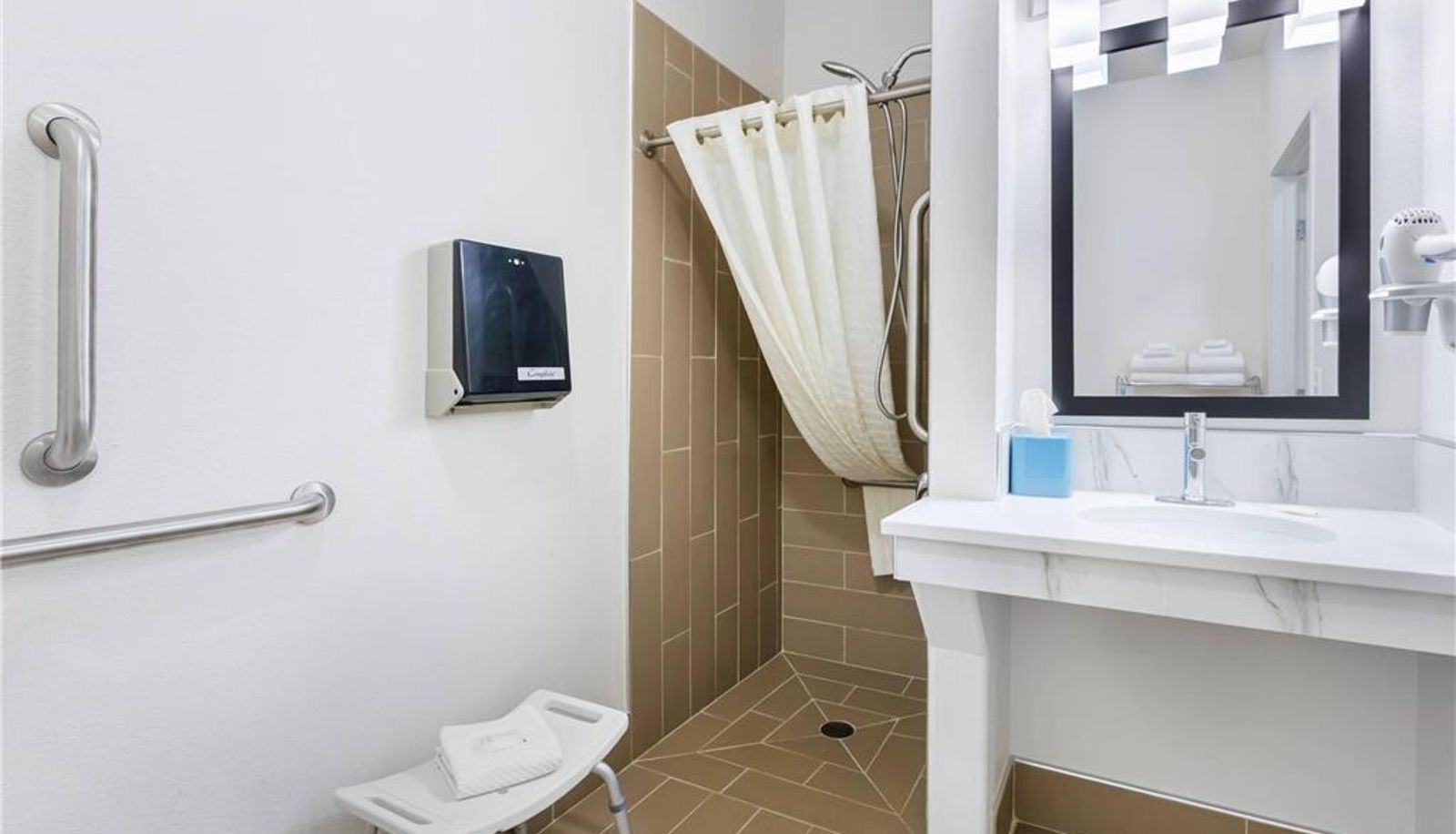 Zimmer - MainStay Suites Madison Airport