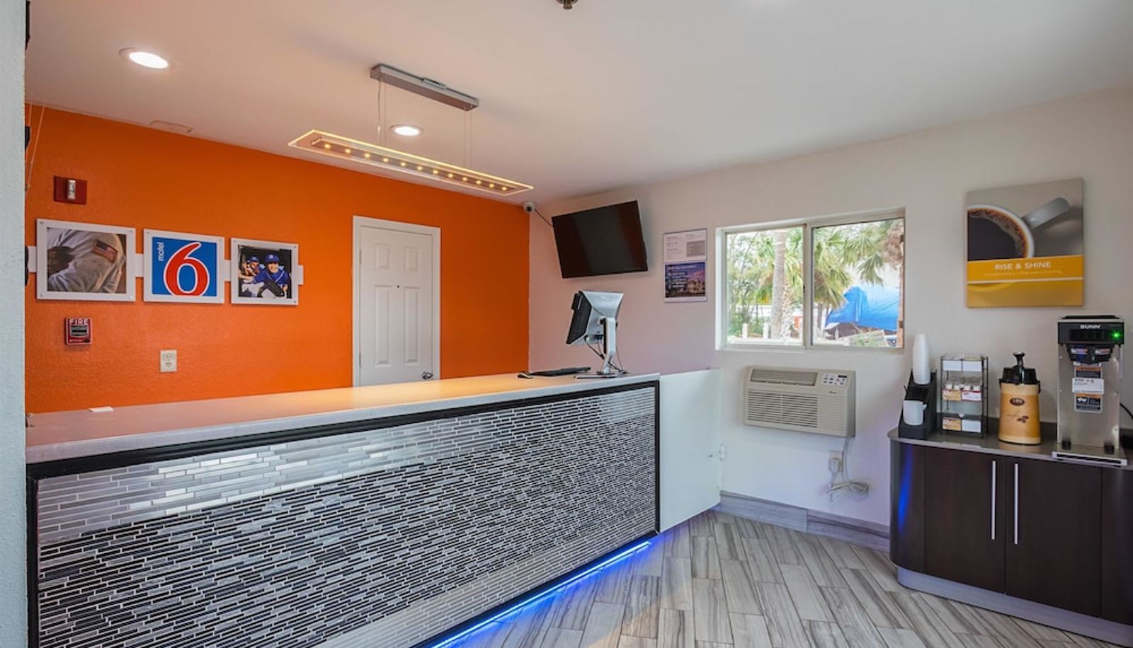 Hall - Savannah Garden Inn