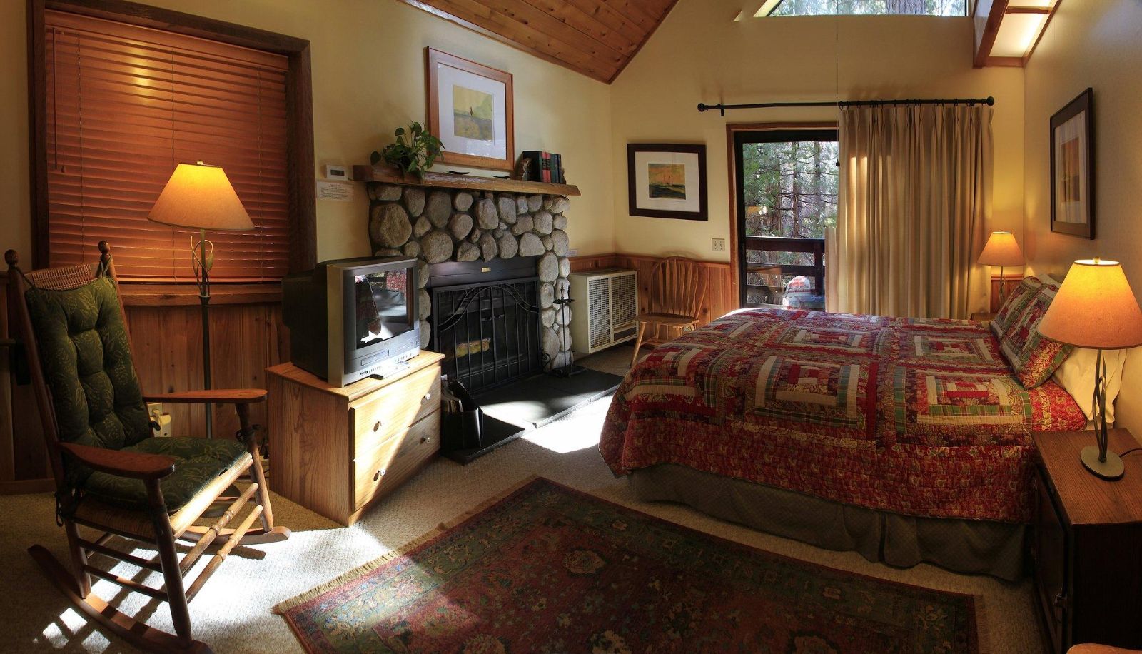 Room - Quiet Creek Inn
