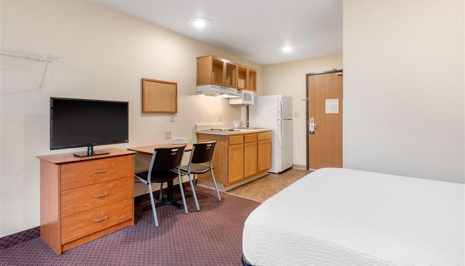 Kamer - Suburban Studios Huntsville University Area