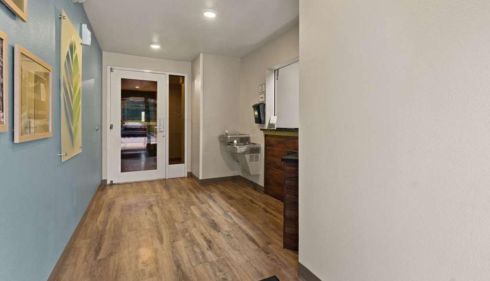 Hall - WoodSpring Suites Macon West I-475