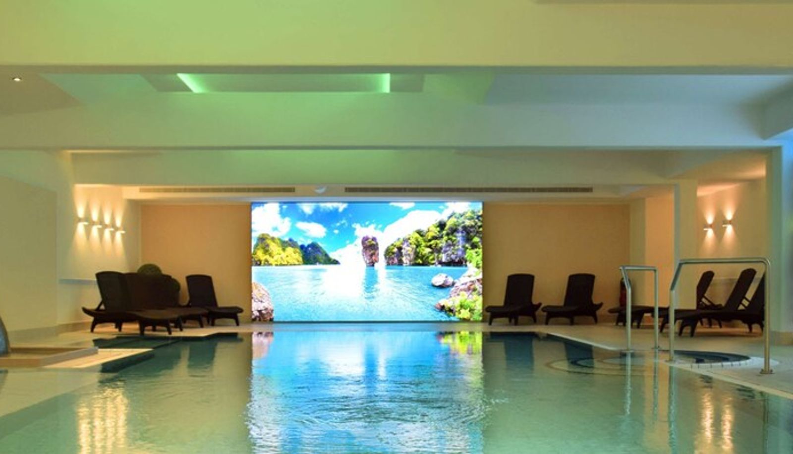 Pool - Court Hotel