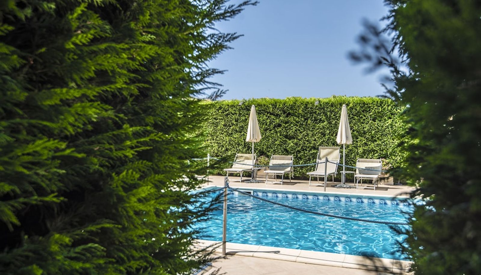 Pool - Hotel Villa Daphne
